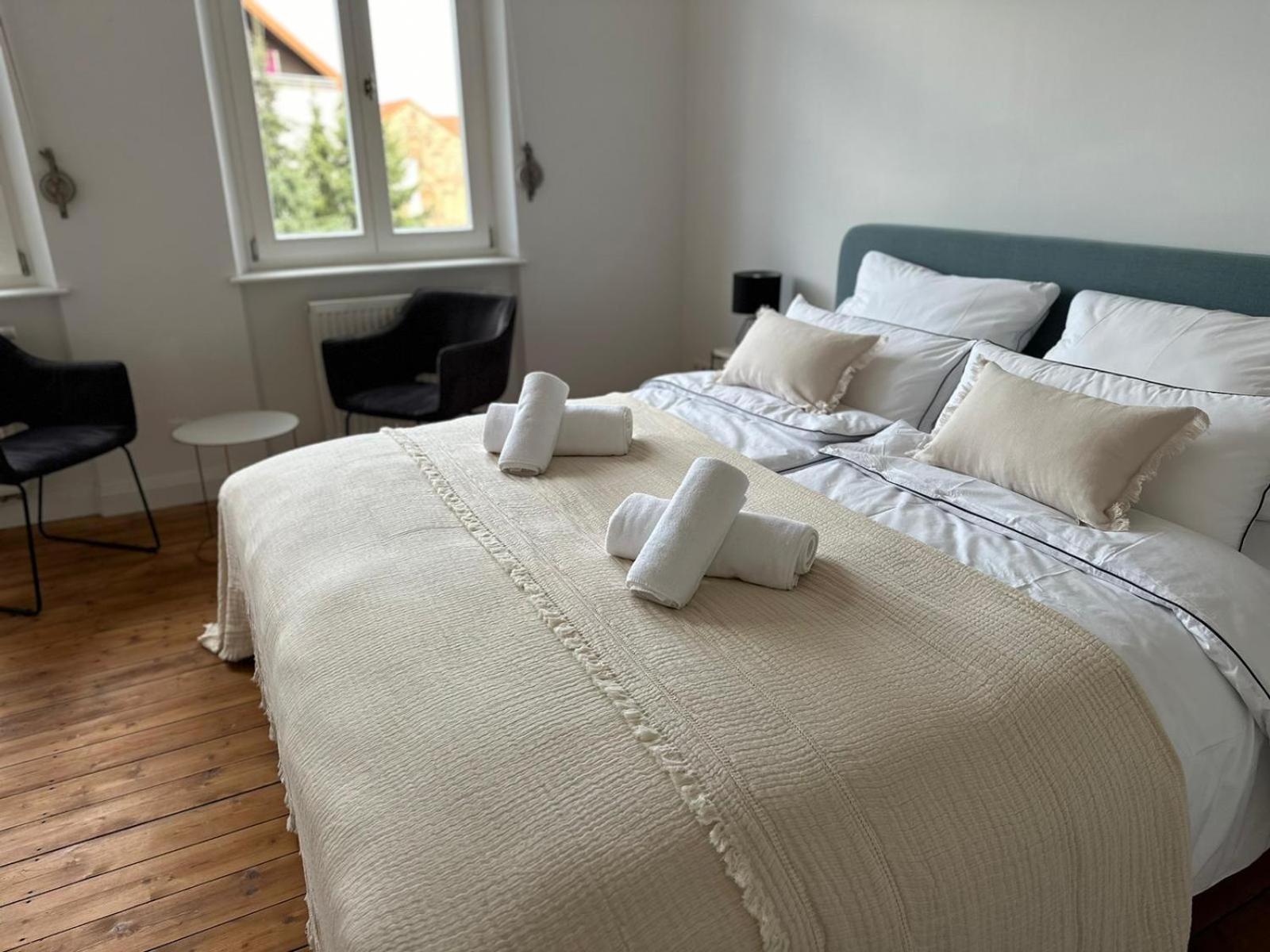 Apartment Sweetleopold1